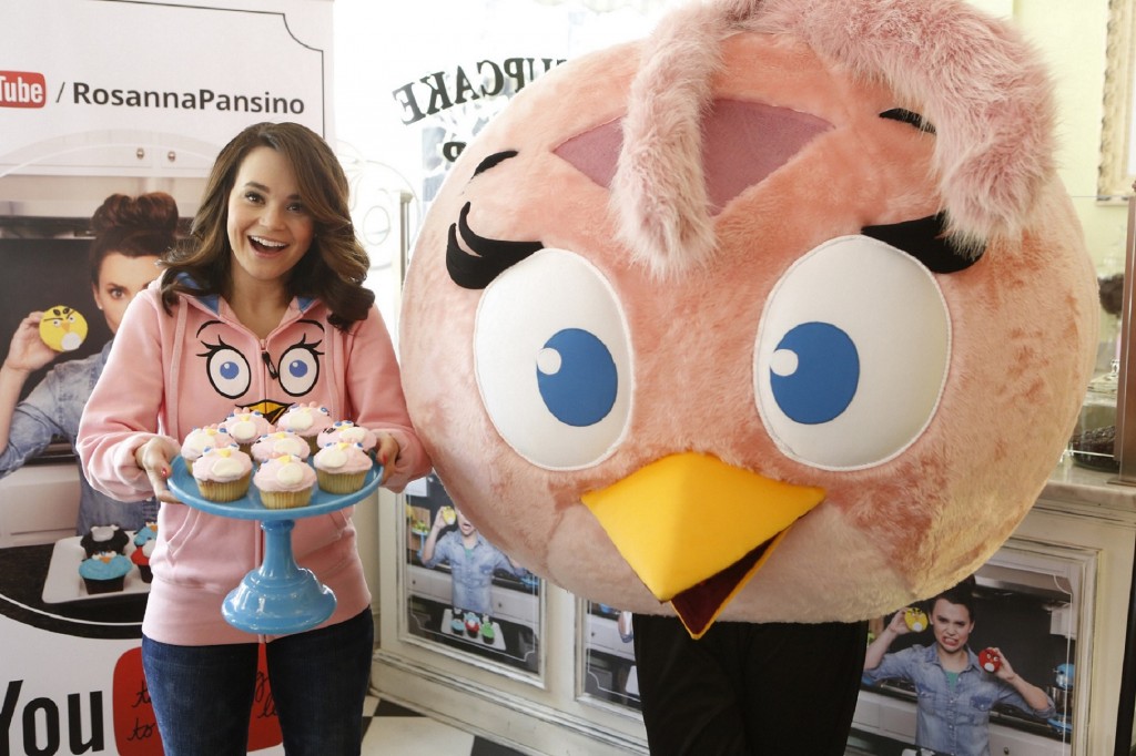 Rosanna Pansino and Stella with cupcakes at The Little Cupcake Bakeshop Youtube Angry Birds Event