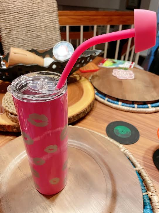  LipSip. Sip from a Straw Without pursing Your Lips to Help  Prevent Lip Lines & Wrinkles. Includes Detachable LipSip, Reusable Silicone  Straw & Cleaner. BPA-Free Dishwasher Safe Ecofriendly (Pink) : Home